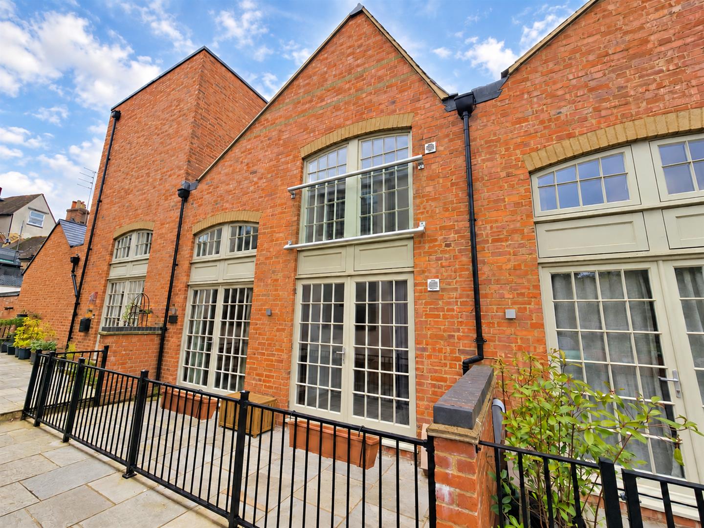 2 bed property in Old Mustard Mews, Newport Pagnell